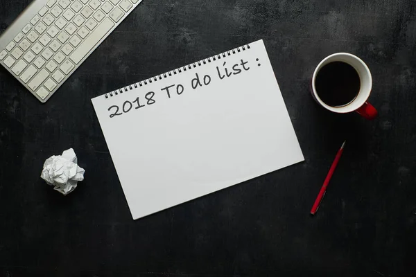 Teclado Bolígrafo Otros Suministros Con Taza Café Con Texto 2018 —  Fotos de Stock