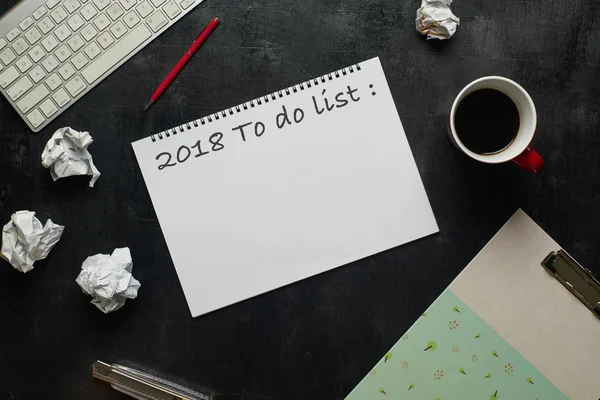 Teclado Bolígrafo Otros Suministros Con Taza Café Con Texto 2018 —  Fotos de Stock