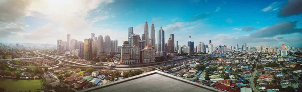 Kuala Lumpur Cityscape Silüeti Manzaralı Açık Alan Balkon — Stok fotoğraf