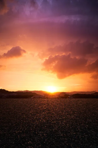 Άσφαλτο Δραματική Sunrise Ουρανό Κάθετη Μορφή — Φωτογραφία Αρχείου