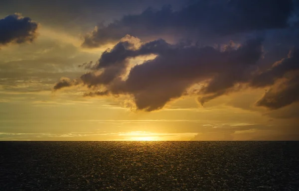 Асфальтована Дорога Драматичним Небом Сходу Сонця Горизонтальний Формат — стокове фото