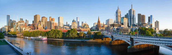 澳大利亚日出时美丽的墨尔本城市景观天际线全景 — 图库照片