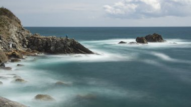 Ligurian kıyıları İtalya 'da uzun süre kaya ve dalgalara maruz kalmıştır.