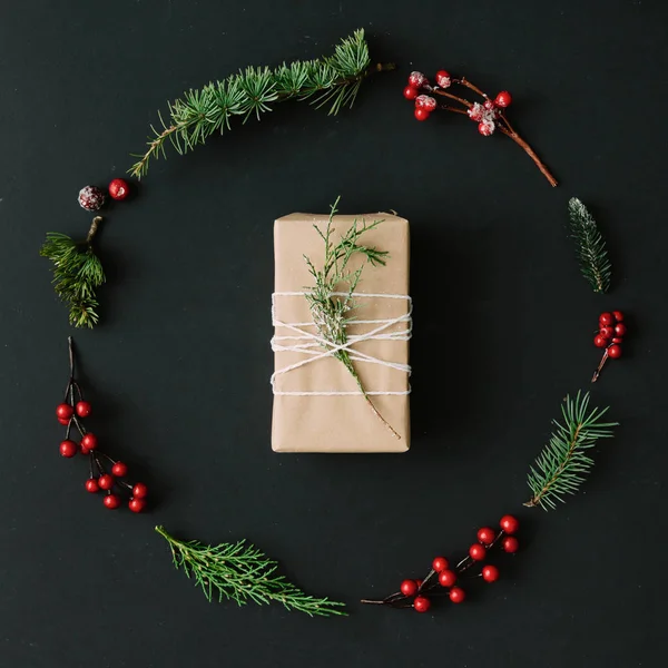 Decoração de Natal com presente — Fotografia de Stock