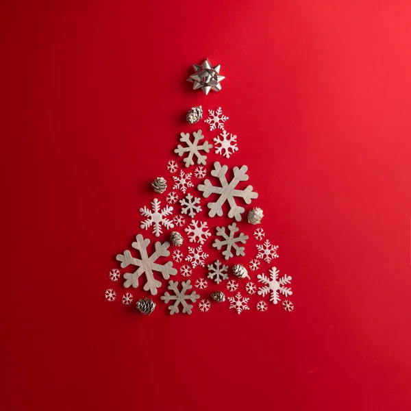 Julgran gjord av snöflingor — Stockfoto