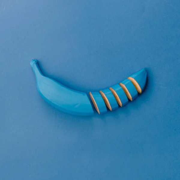 Mavi dilimlenmiş muz — Stok fotoğraf