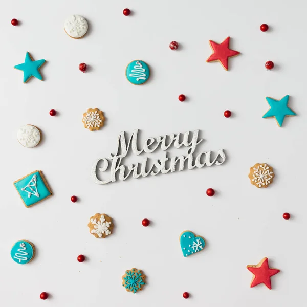 Karácsonyi sütik, boldog karácsonyt felirat — Stock Fotó