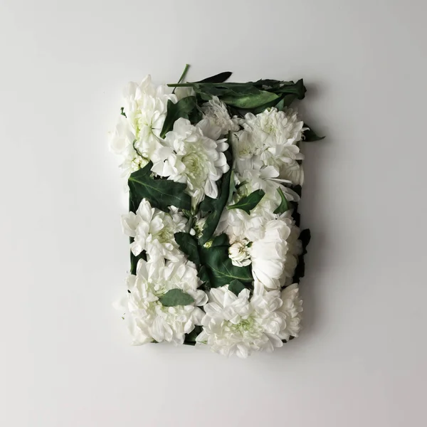 White flowers in shape of gift box — Stock Photo, Image