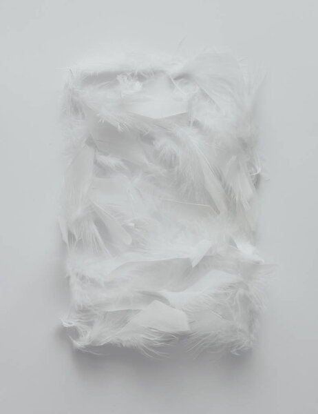 Творческая компоновка из белых человечков
