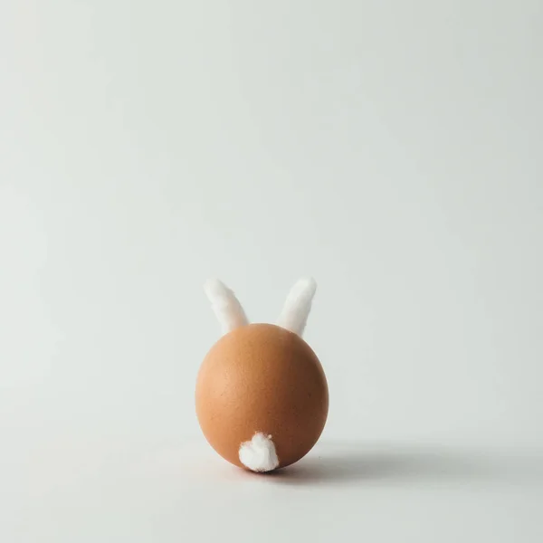 Påskharen gjord av ägg — Stockfoto