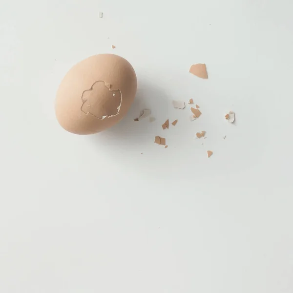 Huevo pelado con cáscara doble — Foto de Stock