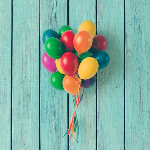 Renkli Paskalya yortusu yumurta balonlar demet — Stok fotoğraf