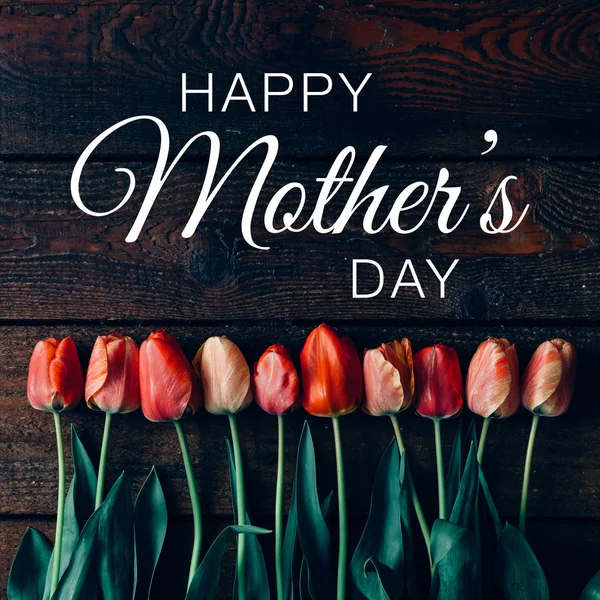 Tulpen met gelukkige moeders dag tekst — Stockfoto