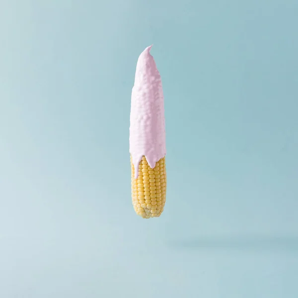 Costela de milho com cobertura de sorvete — Fotografia de Stock
