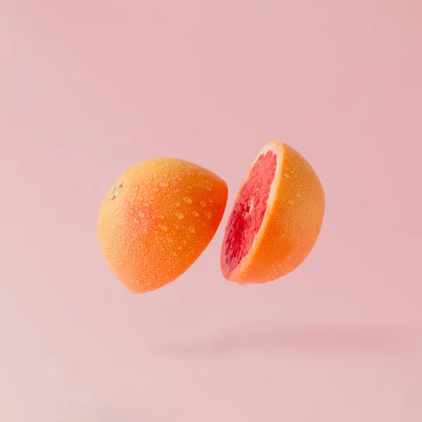 Нарізаний стиглі грейпфрут — стокове фото