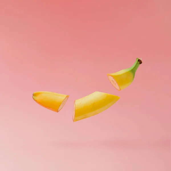 成熟的香蕉切成薄片 — 图库照片