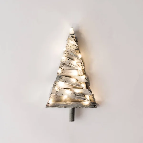 Minimalistic Christmas tree with lights — Stock Photo, Image