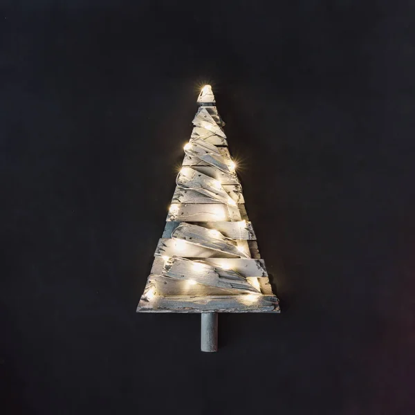 Minimalist Noel ağacı ışıkları ile — Stok fotoğraf