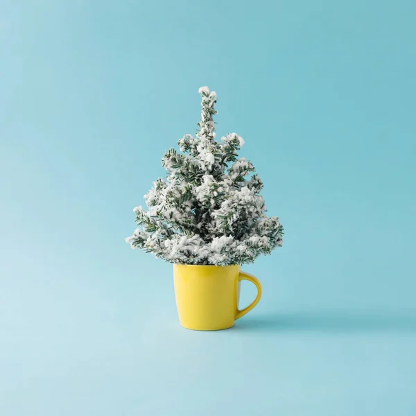 Taza de café con árbol de Navidad . — Foto de Stock