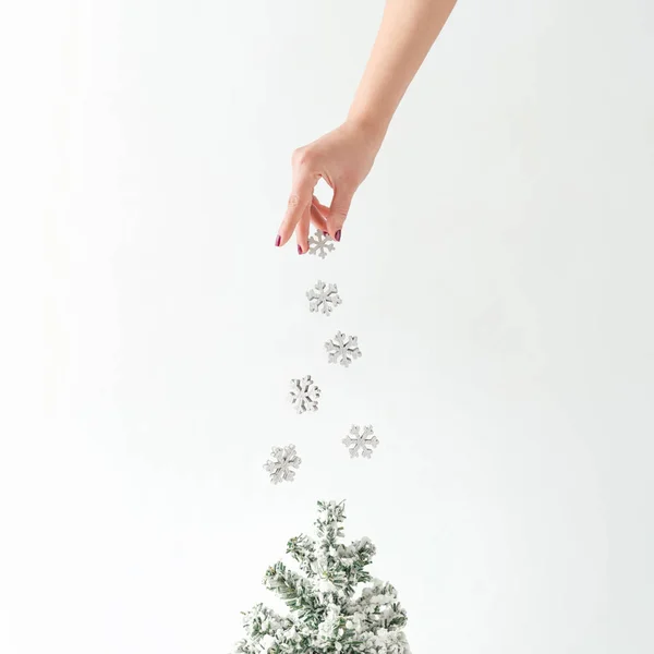 Female Hand Throwing White Snowflakes Decorations Christmas Tree Minimal New — Stock Photo, Image