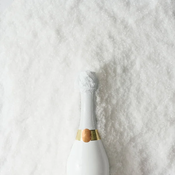 Botella Champán Blanco Nieve Concepto Fiesta Año Nuevo —  Fotos de Stock