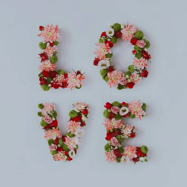 Wort Liebe Aus Bunten Blumen Valentinstag Konzept — Stockfoto