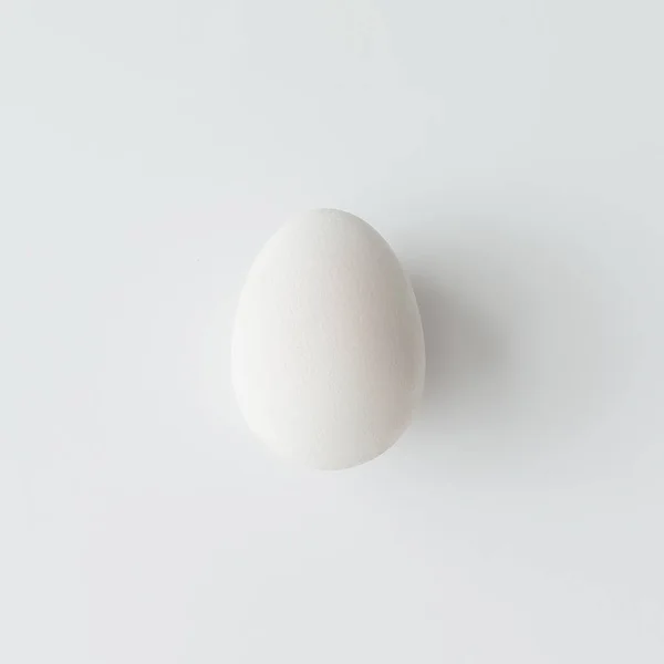 Telur Paskah Putih Segar Diisolasi Pada Latar Belakang Putih Close — Stok Foto