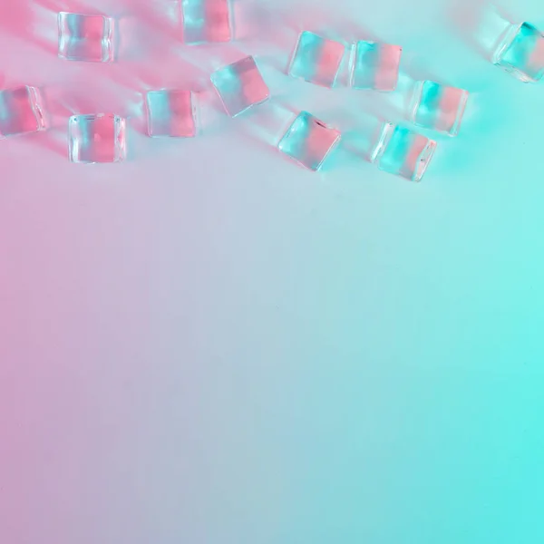 活気に満ちた大胆なグラデーション ホログラム色でアイス キューブ コンセプト アート 最小限のシュル レアリスム — ストック写真
