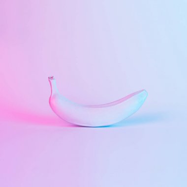 muz canlı kalın degrade holografik neon renklerde. Konsept sanat. En az Sürrealizm 