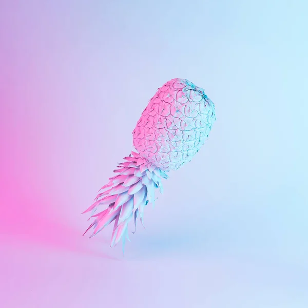 菠萝在充满活力的大胆梯度全息霓虹灯颜色 概念艺术 最小超现实主义 — 图库照片