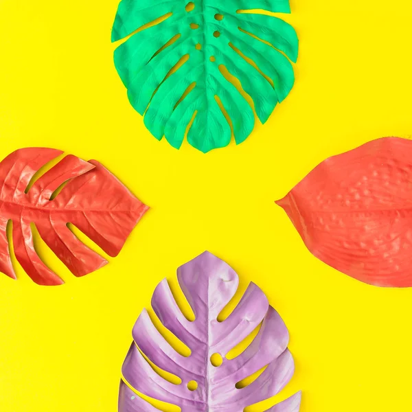 画热带和棕榈叶在充满活力的大胆的颜色 概念艺术 夏日多彩背景 — 图库照片