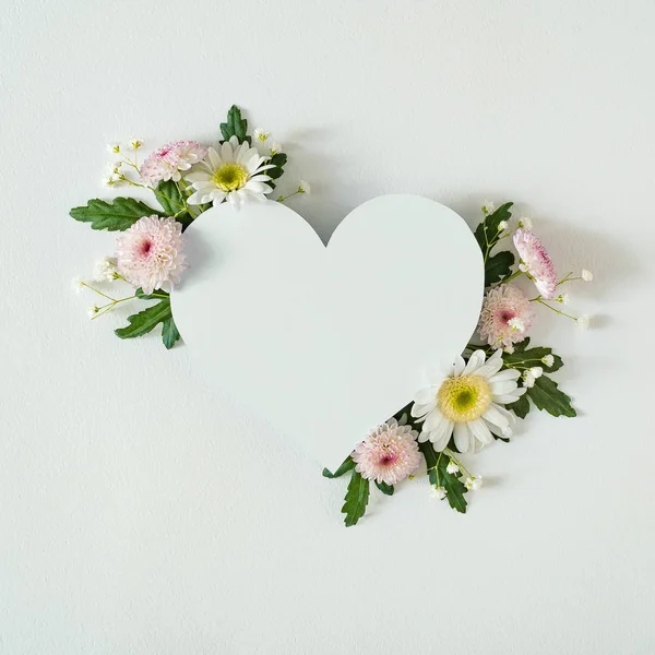 Heart Shaped Paper Card Note Natural Spring Wildflowers Women Day — Stok fotoğraf