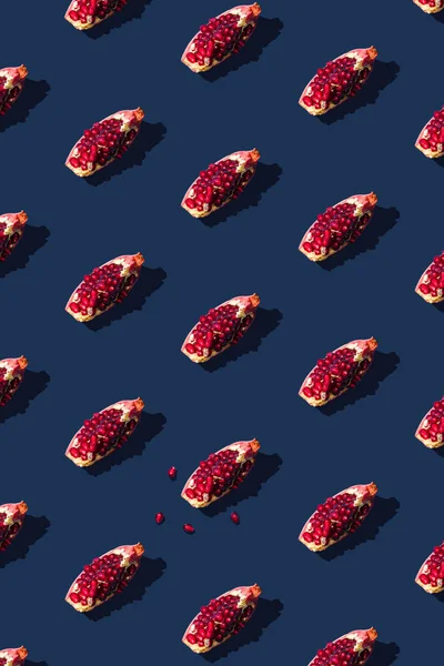 Flat Lay Pattern Summer Pomegranate Fruit Slices Blue Background Minimal — 스톡 사진