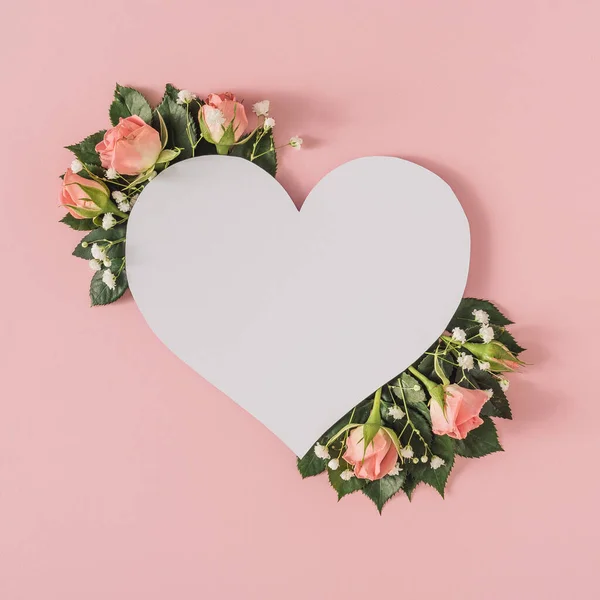 Heart Shape Paper Card Note Natural Spring Wild Flowers Women — Stock Photo, Image