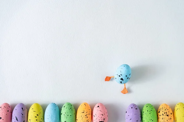 Renkli Paskalya Yumurtalarından Yapılmış Paskalya Yerleşimi Asgari Doğa Geçmişi Bahar — Stok fotoğraf