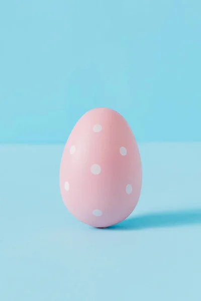 Δημιουργική Σύνθεση Ροζ Πασχαλινό Αυγό Minimal Άνοιξη Καλοκαίρι Έννοια Διακοπών — Φωτογραφία Αρχείου