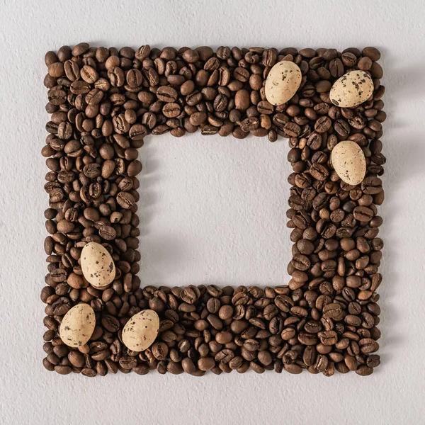 Kreatywna Płaska Kompozycja Składająca Się Pisanek Kawy Palonej Fasoli Pastelowe — Zdjęcie stockowe