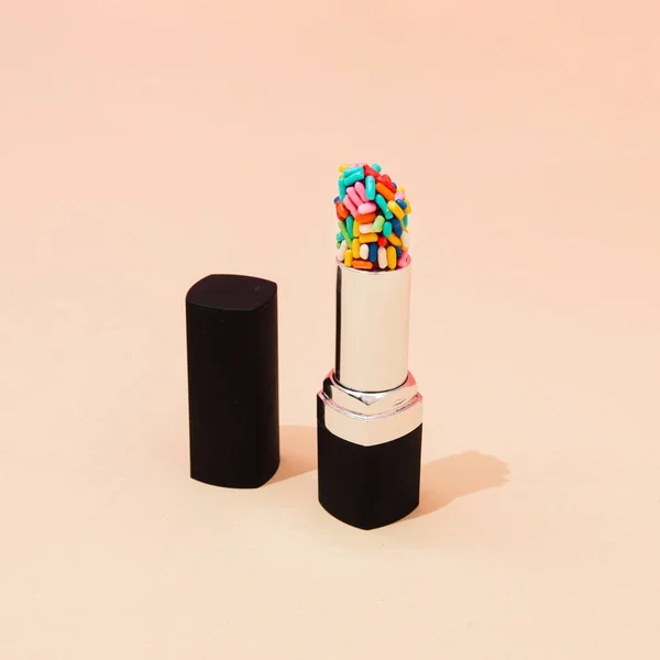 Concepto Creativo Con Lápiz Labial Con Chispas Pastel Colores Mínimo — Foto de Stock