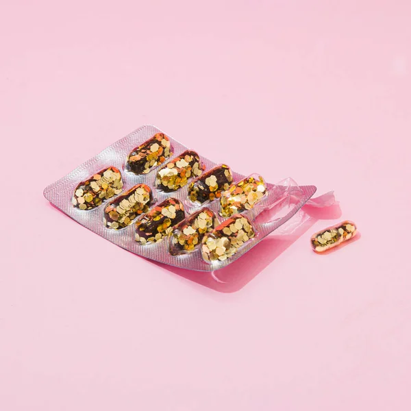 Creative Concept Golden Glitter Pills Pastel Pink Background Minimal Style — Stock Photo, Image