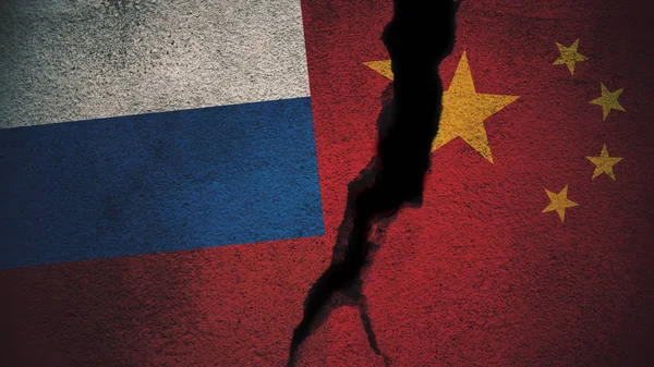 俄罗斯与中国国旗破裂墙 — 图库照片