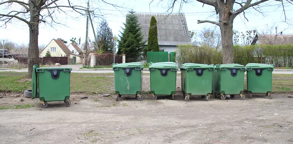 Recipientes Lixo Para Lixo Doméstico Uma Fileira Imagem De Stock