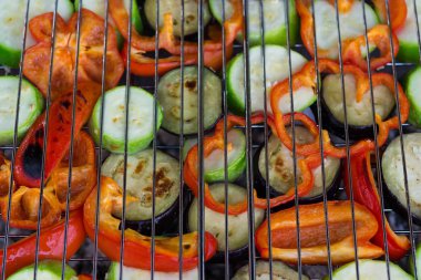arka plan olarak ızgara kavrulmuş sebze