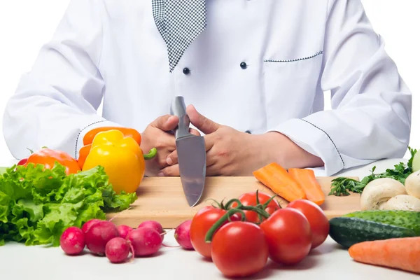 Chef-kok rest voordat u voorbereidt salade van groenten — Stockfoto