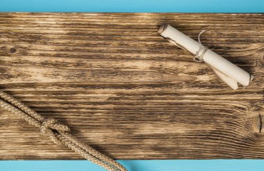 ip ile ahşap bir gemide güzel bir kaydırma