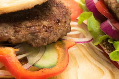 güzel sandviç sebze ve et parçası