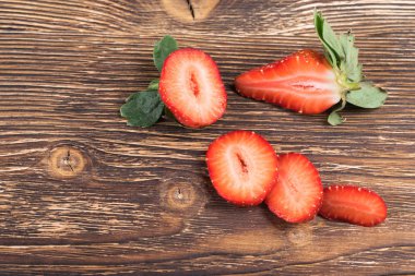 çilek kesme güzel yanmış kalas koymak