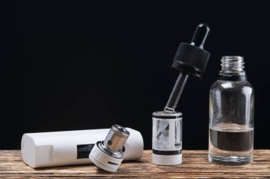 Vaping, karanlık bir arka plan için kavram