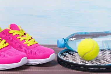 Büyük Tenis gökyüzü arka plan üzerinde uygulamak için ayarla