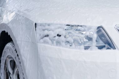 Far kalın köpük yakın çekim ile temassız köpükle Oto yıkama