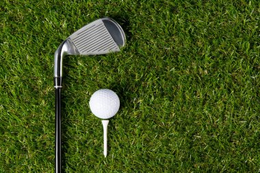 Yeşil çim şeyler golf için bir dizi ile bir yer hakkı olan yazıt için
